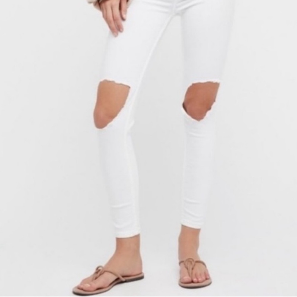 Free People white distressed skinny jeans, like new